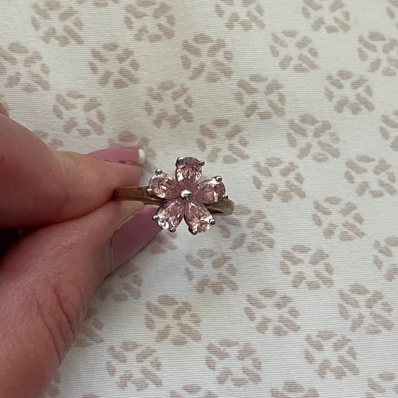 Pink flower ring - Picture 3 of 5